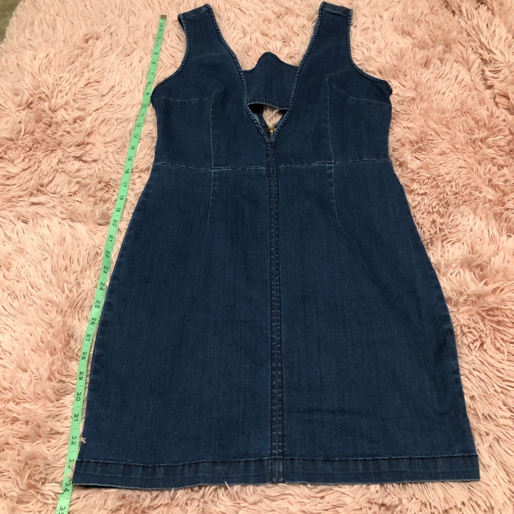 Bebe Dress Denim Sleeveless Mini Size 10 Blue Cutout V-Back - Picture 11 of 15
